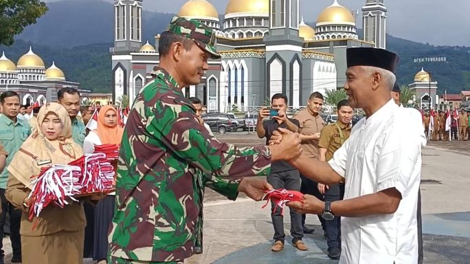 Pasiops Kodim 0108/Agara Hadiri Apel Pencanangan Pembagian 10 Juta Bendera Merah Putih