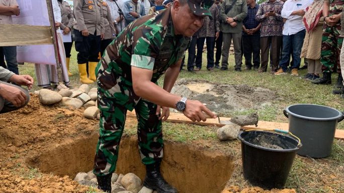 Danrem 011/LW melaksanakan kegiatan Peletakan Batu Pertama Pembangunan Musholla 
