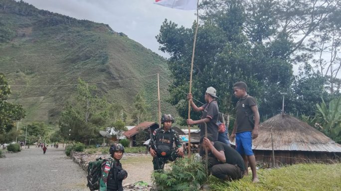 Datangi Kampung Yalinggua , Satgas Yonif RK 115/ML Laksanakan Komsos dan Karya Bhakti