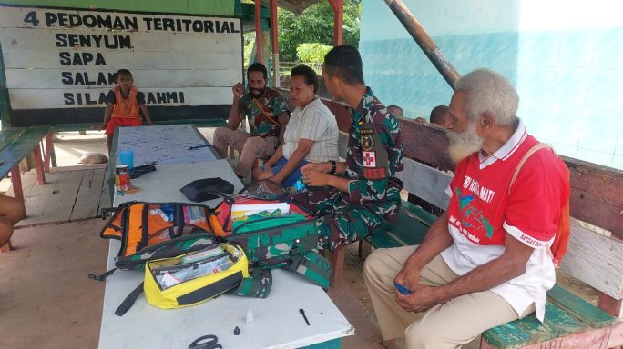 Satgas Pamtas Statis RI- PNG Yonif RK 111/KB Gelar Program Kampung Sehat Dengan Pelayanan Kesehatan Gratis