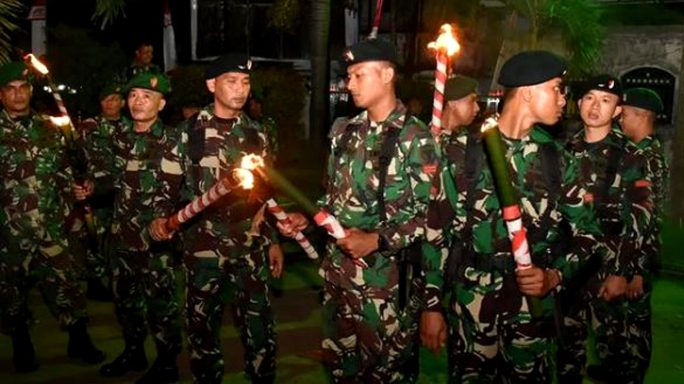 Prajurit Badak Hitam ikuti Upacara Taptu (Pawai Obor) dalam Rangka Memperingati HUT ke – 78 Kemerdekaan RI Tahun 2023.