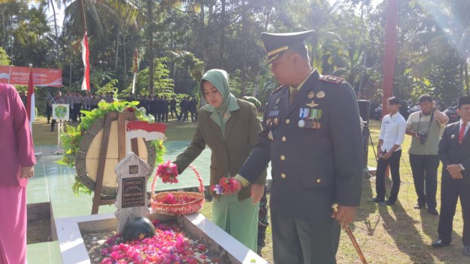 Dandim 0111/Bireuen Hadiri Ziarah Nasional Makam Pahlawan Kolonel Husen Yusuf