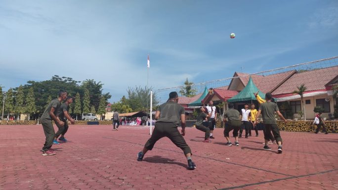 Kodim 0117/Atam Olah Raga Dan Senam Bersama Di Hari Kesatuan Gerak Bhayangkari (HKGB) Ke 71 Polres Aceh Tamiang
