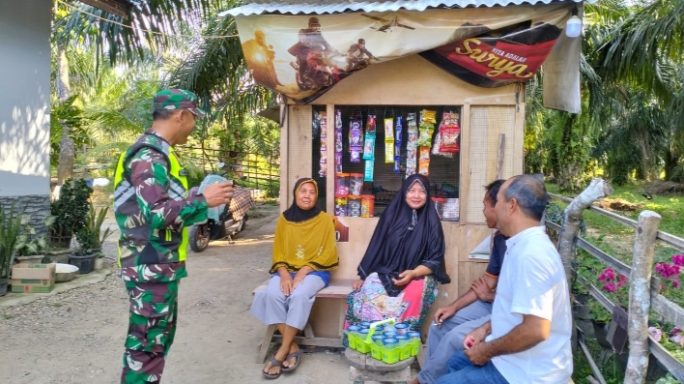 Mewujudkan Keakraban, Sertu Irawan Dengan Warga Binaanya