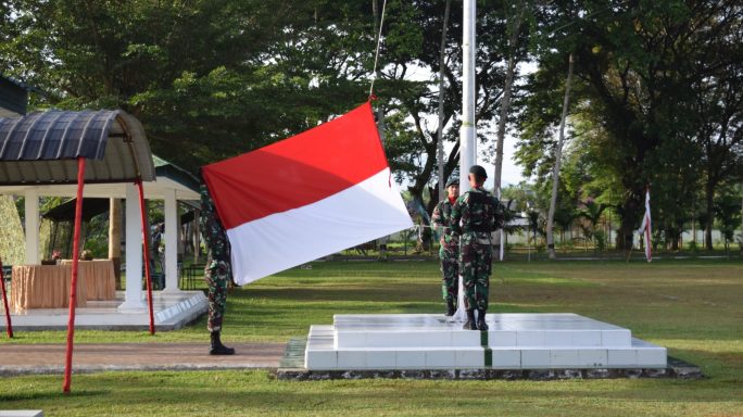 Prajurit Badak Hitam Yonif Raider Khusus 113/Jaya Sakti gelar Upacara Pengibaran Bendera Merah Putih