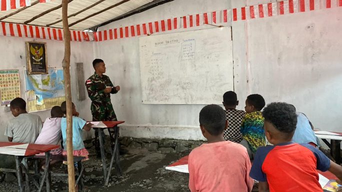 Peduli Masa Depan Generasi Muda Papua, Satgas Yonif RK 115/ML Buka Kelas Belajar di Pos