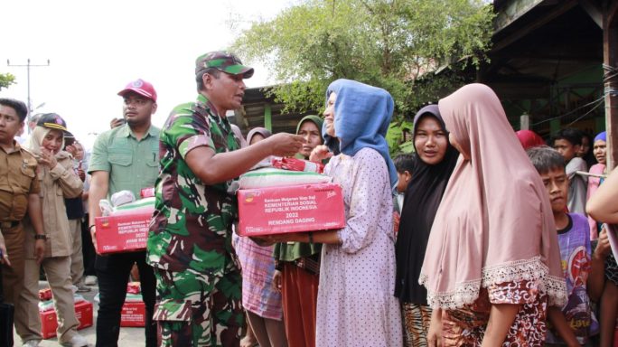 Wujud Kepedulian, Dandim 0108/Agara Bersama Forkopimda Salurkan Bantuan Warga Terdampak Banjir