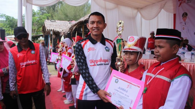 Semarak HUT RI ke 78, Dandim 0107/Aceh Selatan Hadiri Acara Lomba Gerak Jalan Antar Pelajar Dan Siswa
