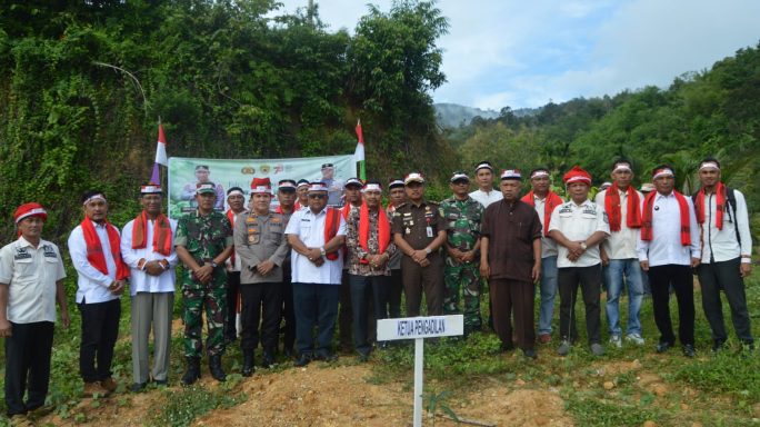 Pasi Ter Kodim 0108/Agara Dan Para Danramil Hadiri Penanaman Pohon Secara Serentak Di Seluruh Wilayah