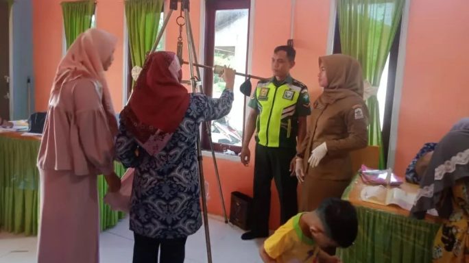 Babinsa Dampingi Pelaksanaan Kegiatan Posyandu dan Pemberian Vitamin