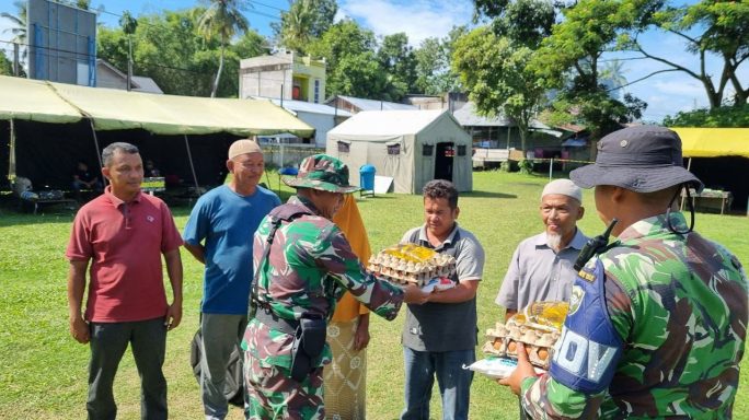 Usai Latihan tempur, Prajurit Cheetah Kompi Senapan C Yonif RK 113/JS Laksanakan Bakti Sosial.