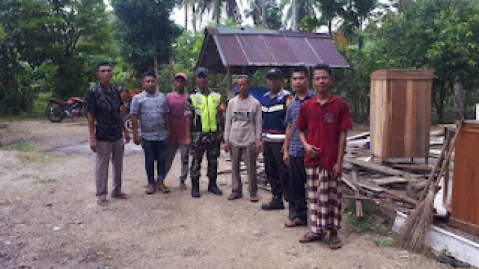 Pendataan Rumah Bantuan, Babinsa Koramil 07/Jangka Turun Langsung Ke Lokasi Cek Kondisi Rumah
