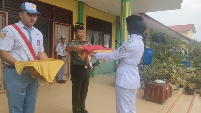 Komandan Kodim 0117/Aceh Tamiang Irup Upacara Di SMA Negeri 1 Kejuruan Muda
