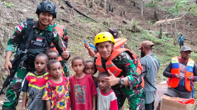 Bersama Masyarakat Distrik Ninatie Papua Selatan Satgas Pamtas Statis RI-PNG Yonif RK 111/KB Resmikan Tempat Wisata Munukapa