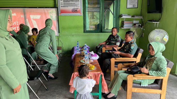 Dandim Bersama Ketua Persit KCK Cabang XL Dim Nara Laksanakan Kunjungan Kerja Ke Posramil Tripa Makmur