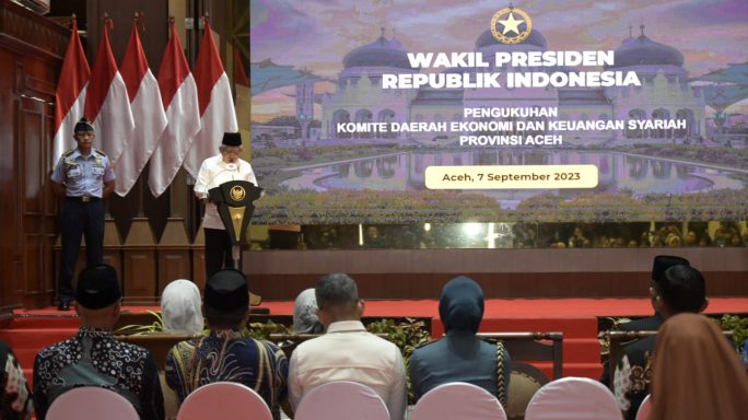 Hadiri Pengukuhan KDEKS Provinsi Aceh, Wapres Tegaskan Ekonomi Syariah Kunci Hadapi Tantangan Pembangunan Nasional
