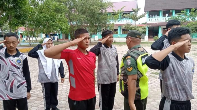 Anggota Koramil 21/Kota Sigli Ajarkan *Wawasan Kebangsaan Kepada Pelajar SMA 3 Unggul Kota Sigli