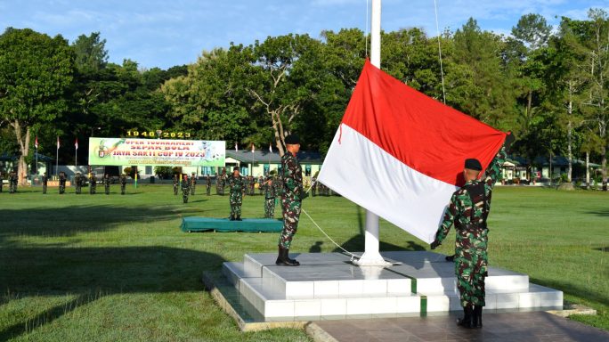 Usai Upacara Bendera, Prajurit Badak Hitam Yonif RK 113/JS Laksanakan Latihan Defile.