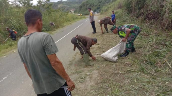 Peduli Lingkungan: TNI-POLRI Bersama Masyarakat Aksi Pembersihan
