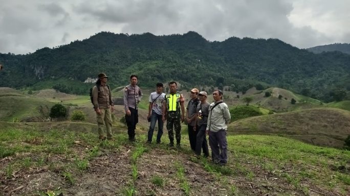 Sinergitas Babinsa Bhabinkamtibmas Dan Tim WCW Patroli Antisipasi Gajah Merusak Tanaman Warga