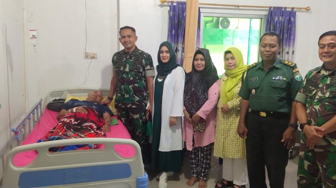 Dandim 0103/Aut kunjungi KBT Yang Dirawat di Rumah Sakit