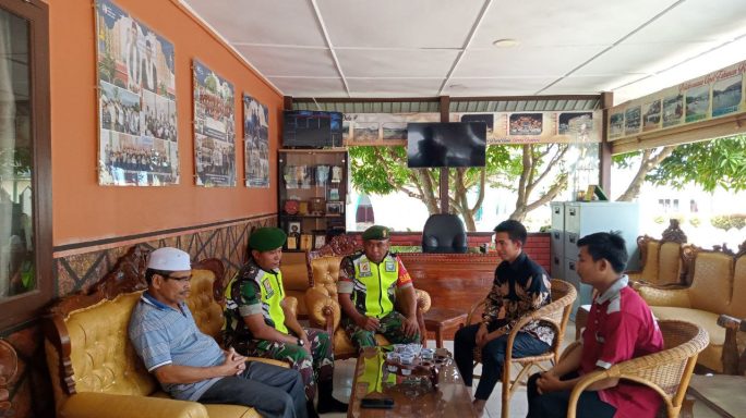 Sambangi Ponpes Babinsa Komsos Bersama Pimpinan Pesantren Darul Amin