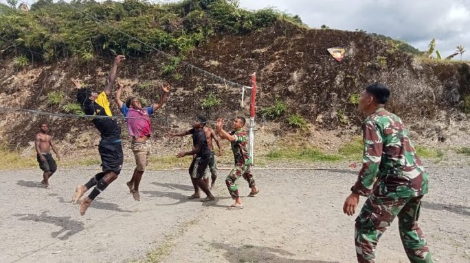 Satgas Yonif RK 115/ML Lakasanakan Pembinaan Terhadap Generasi Papua Lewat Olahraga Voli