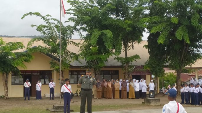 Danramil 05/Mesjid Raya,Kapten Inf Idrul Hakimi menjadi pembina upacara pada giat Upacara Bendera 