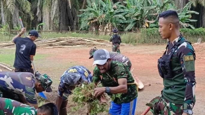 Karya Bakti Satgas Pamtas RI-PNG Yonif RK 111/KB Bersama Masyarakat Membersihkan Tempat Ibadah Wilayah Terpencil Papua Selatan