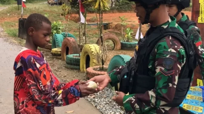 Minggu Berkah Satgas Pamtas Statis RI – PNG Yonif RK 111/KB Bebagi Kasih Dengan Masyarakat Pedalaman Papua