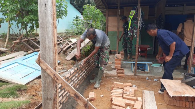 Tidak Mengenal Lelah, Satgas TMMD Bangun RTLH Milik Masyarakat