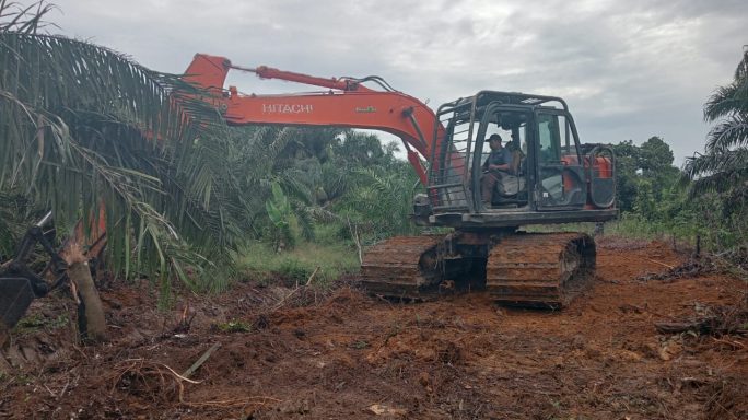 Penggalian Parit Kiri Kanan Jalan dan Pembentukan Jalan Sudah terlihat di Lokasi TMMD Ke 118