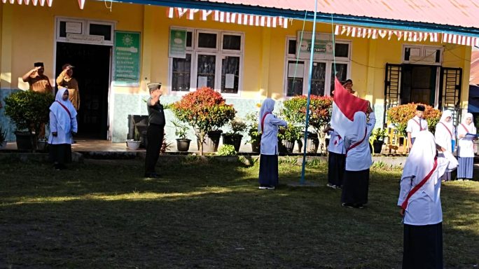 Danramil 02/WPS: Berikan Wasbang Saat Upacara Bendera Merah Putih