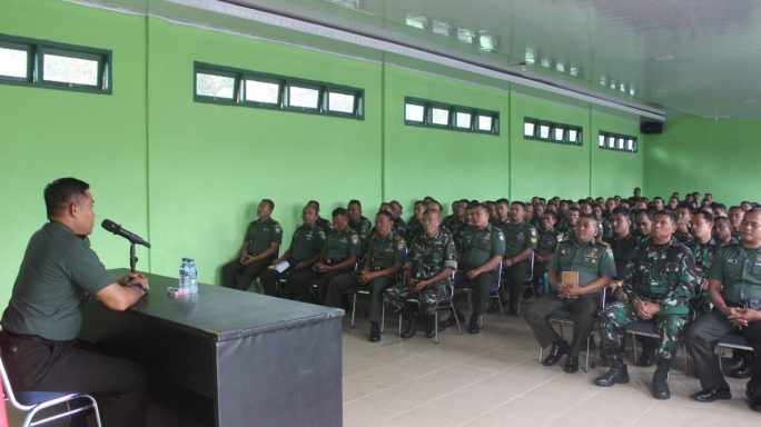 Dandim Berikan Jam Komandan Kepada Seluruh Prajurit Kodim 0116/Nagan Raya