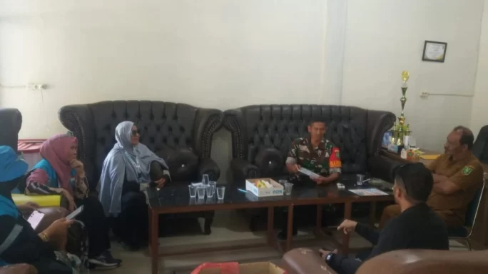 Babinsa Bersama Keuchik Gampong Iboih Sambut Tim verifikasi dari Museum Rekor-Dunia Indonesia (MURI)