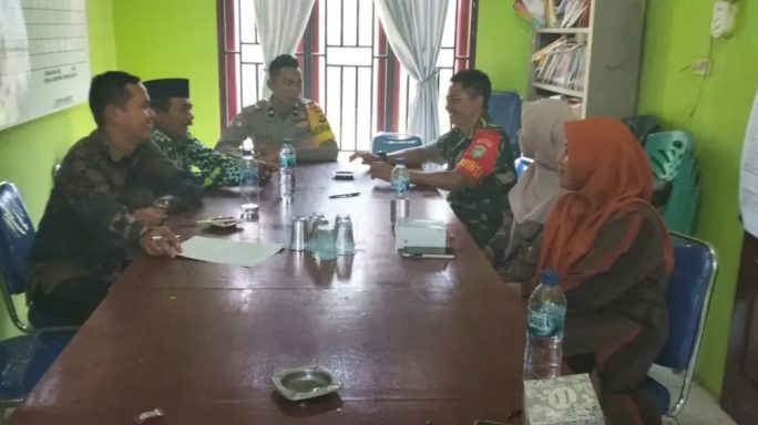 Babinsa Hadiri Rapat Desa Dengan Perangkat Desa