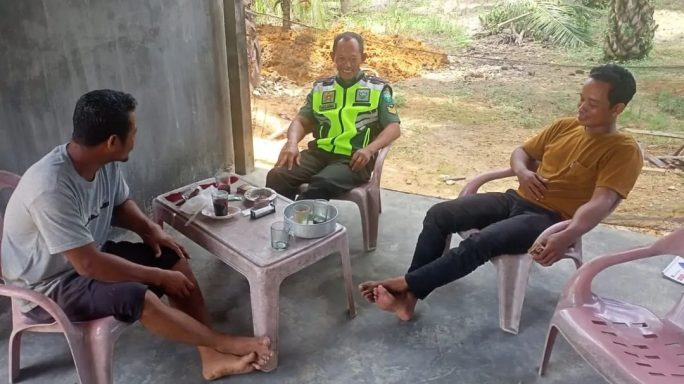 Serka Muliono Bercengkrama Dengan Warga