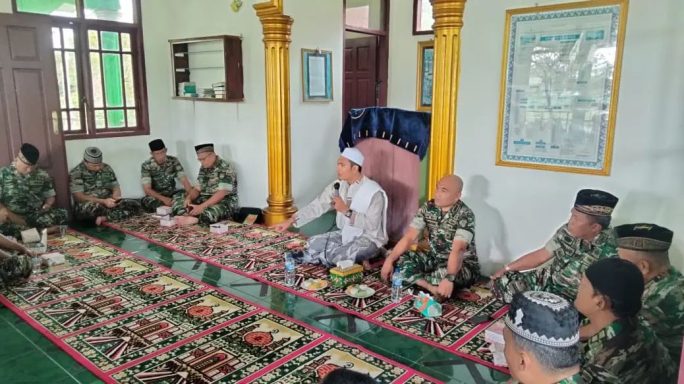 Ustadz Irsyadul Fikri, S.Pd.i Pimpin Pengajian Dan Berikan Tausiah Kepada Prajurit Dan Persit Kodim 0109/Aceh Singkil