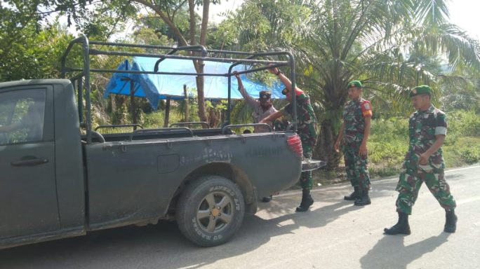 Patroli Karhutla, Babinsa Ajak Warga Jaga Lingkungan Tanpa Membakar