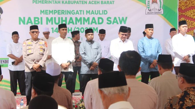 Dandim 0105/Abar Hadiri Peringatan Maulid Akbar Nabi Besar Muhammad SAW Di Masjid Agung Baitul Makmur