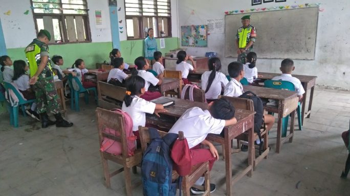 Babinsa Koramil 01/Lawe Sigala Beri Materi Wasbang Ke Siswa Siswi SD Adven
