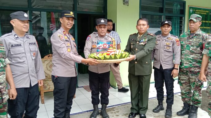 TNI Genap Usia 78 Tahun, Koramil – Posramil Jajaran Kodim 0105/Abar Dapat Surprise Dan Kejutan Dari Kapolsek Jajaran Polres Aceh Barat