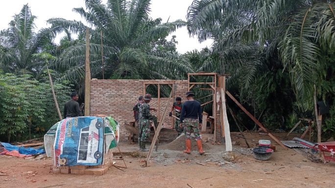 Rehab RTLH Hari Ke 12 TMMD Kodim 0118/Subulussalam, Mencapai Tahap 67 Persen