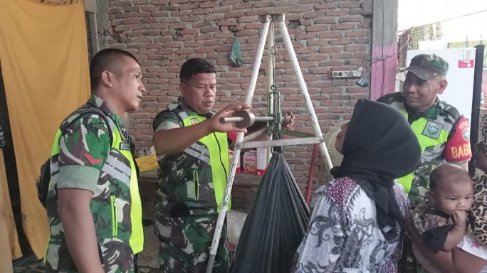 Wujud Dukungan Babinsa Dampingi Posyandu Balita