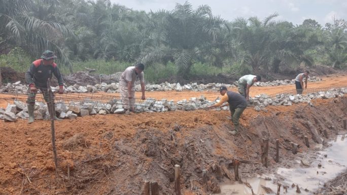 Pembangunan Talud Salah Satu Prioritas Sasaran Fisik TMMD Ke 118 Kodim 0118/Subulussalam