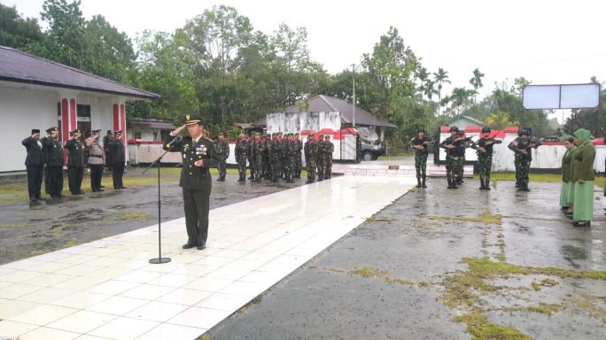 Peringati HUT TNI Ke- 78 Satgas Pamtas Statis RI-PNG Yonif 111/KB Melaksanakan Ziarah Dan Upacara di Taman Makam Pahlawan