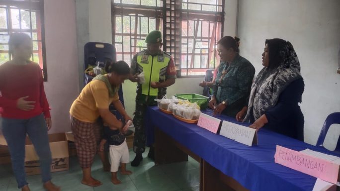 Wujudkan Balita Sehat, Babinsa Dampingi Petugas Posyandu