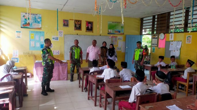 Babinsa Koramil 0108-03/Badar Laksanakan Wasbang Kepada Siswa Siswi SD