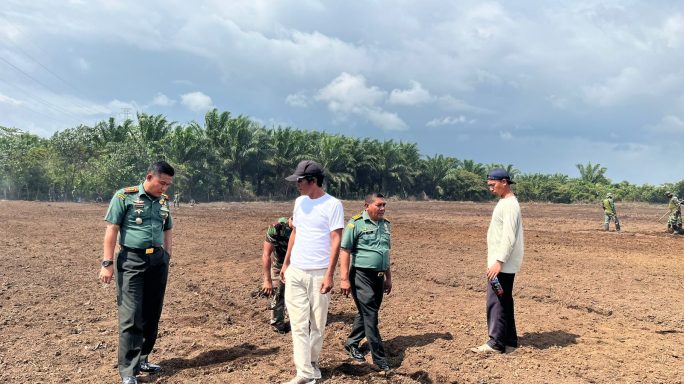Dandim 0116/Nagan Raya Cek Lahan Jagung Siap Tanam Tahap Ke 2 Pragram I’M Jagong