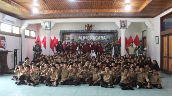 Kodim 0108/Agara Terima Kunjungan Dan Kenalkan Profesi TNI Kepada Murid SD IT Madani